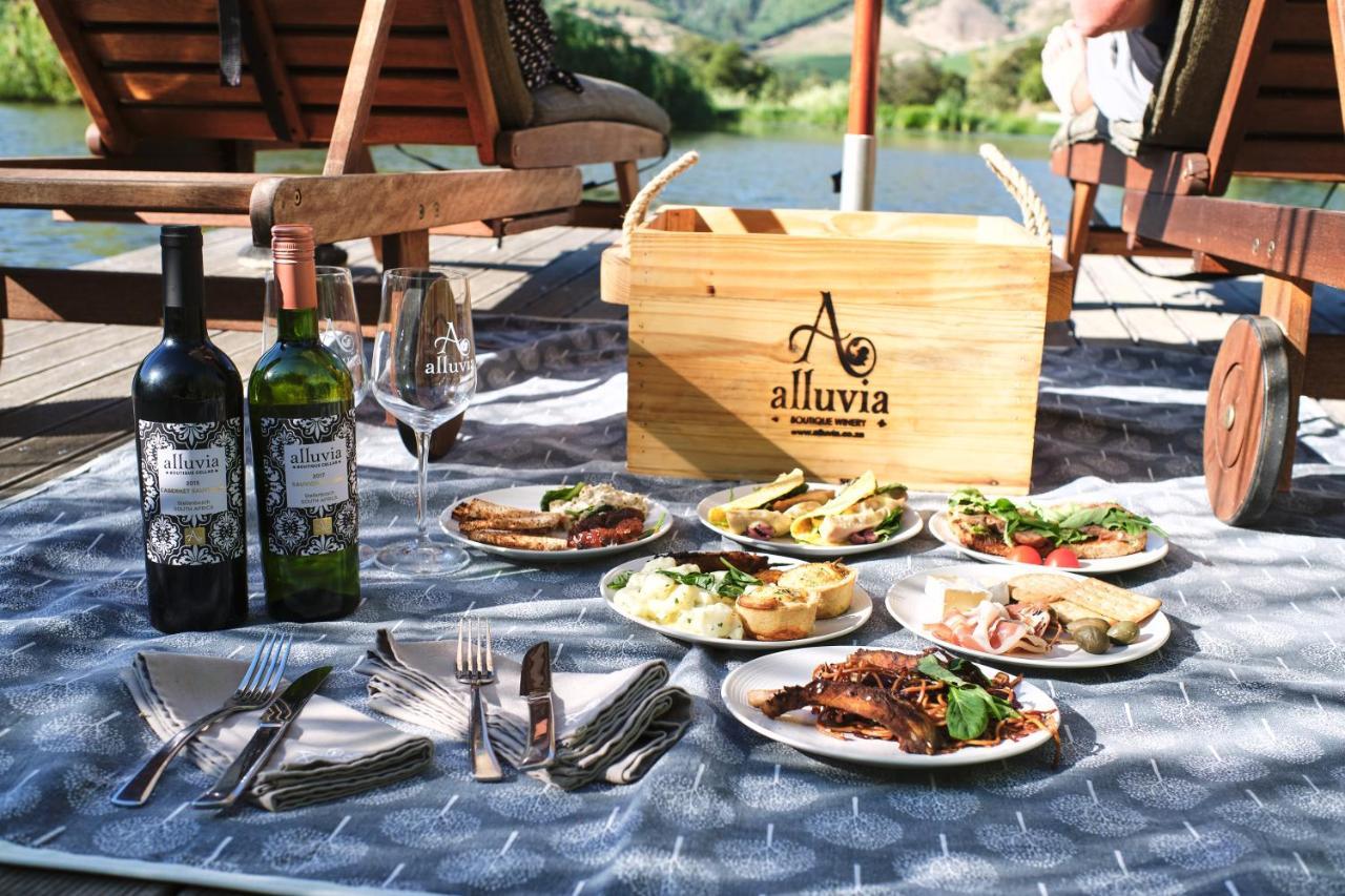 Alluvia Boutique Winery & Luxury Accommodation Stellenbosch Bagian luar foto Picnic at the winery