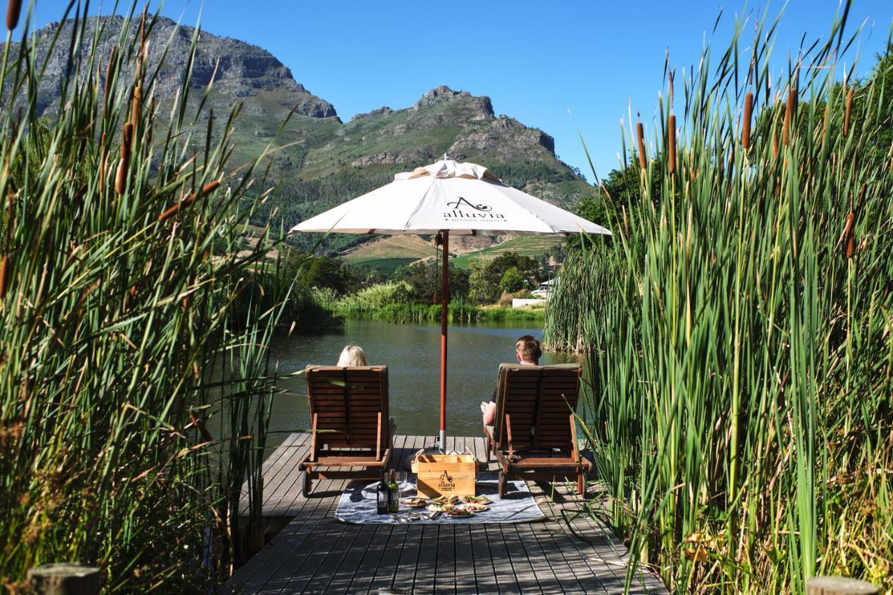 Alluvia Boutique Winery & Luxury Accommodation Stellenbosch Bagian luar foto The deck at the restaurant