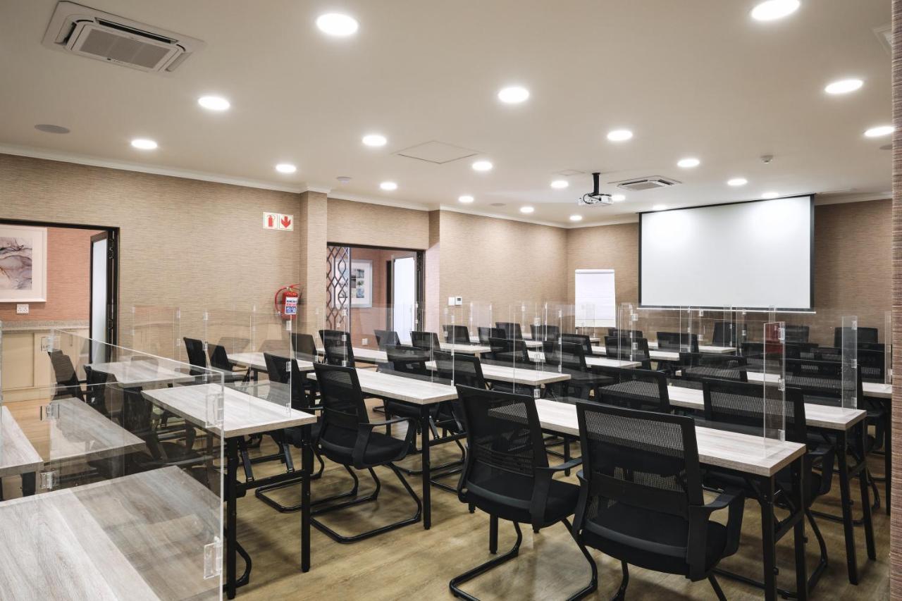 Alluvia Boutique Winery & Luxury Accommodation Stellenbosch Bagian luar foto Classroom
