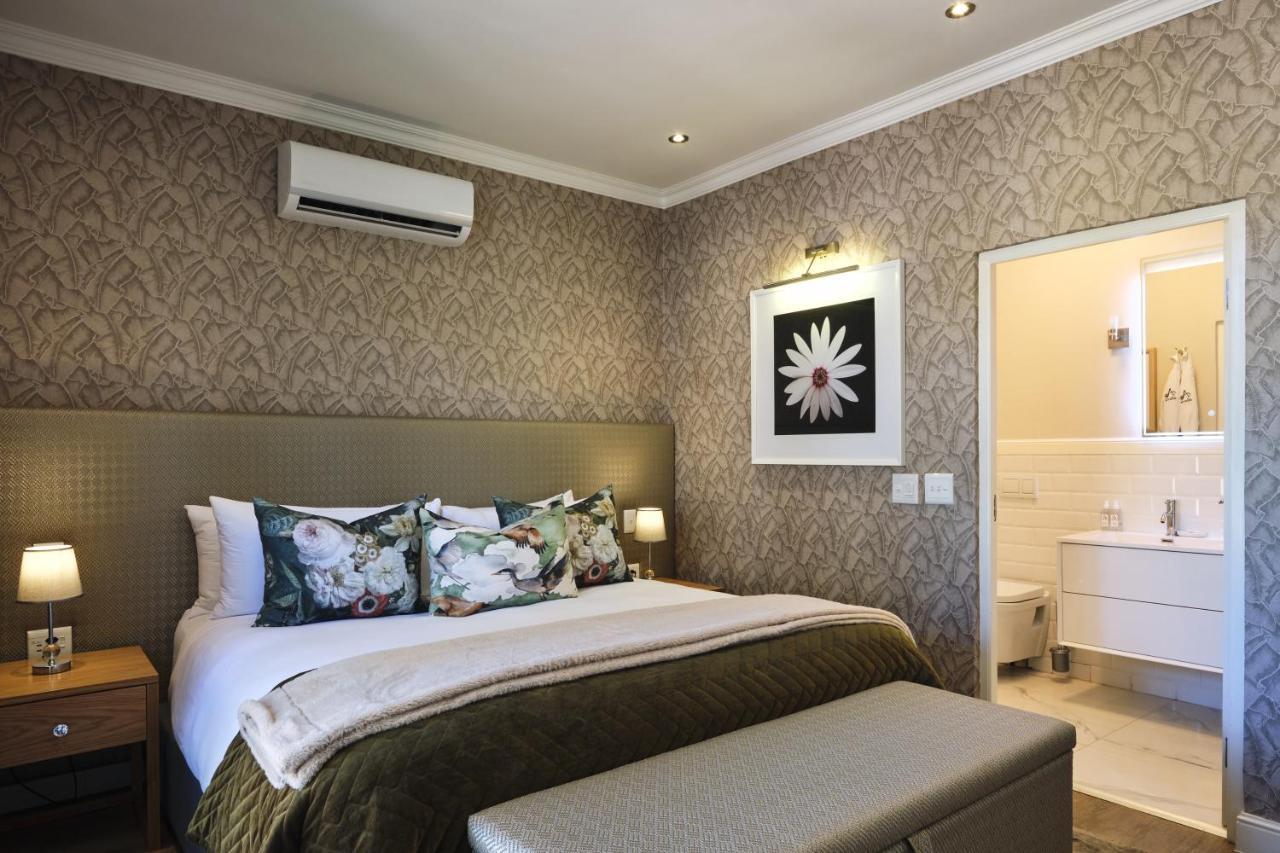 Alluvia Boutique Winery & Luxury Accommodation Stellenbosch Bagian luar foto A bedroom at the Cape Heritage
