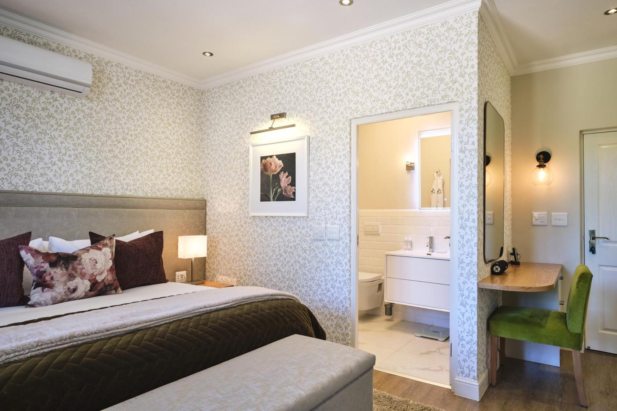Alluvia Boutique Winery & Luxury Accommodation Stellenbosch Ruang foto A bedroom at the Cape Heritage